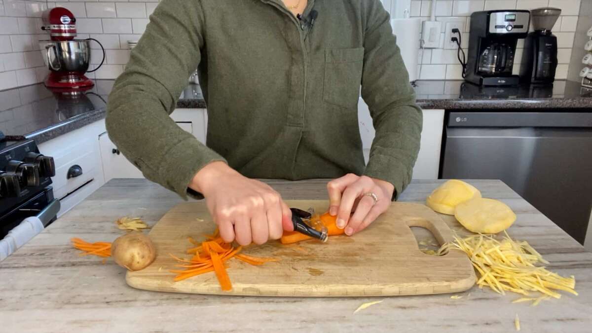 How To Use A Julienne Peeler: Easy Cutting Guide